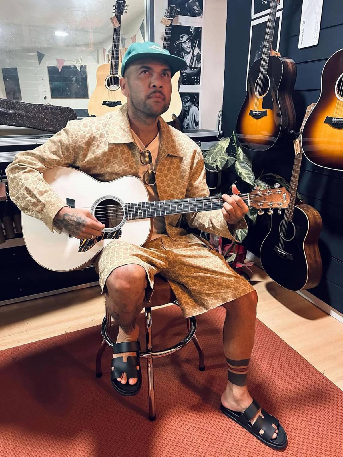 La impensada vida de Dani Alvés: nuevo trabajo, su último salario y el regalo para siempre que le dio Joana Sanz