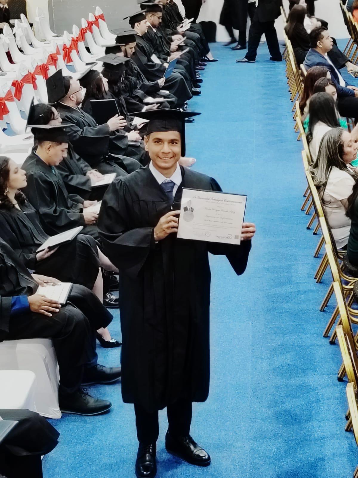 ¡De admirar! Estrella del Olimpia cumple su sueño y obtiene su título de la Universidad: así lo festejó con sus padres