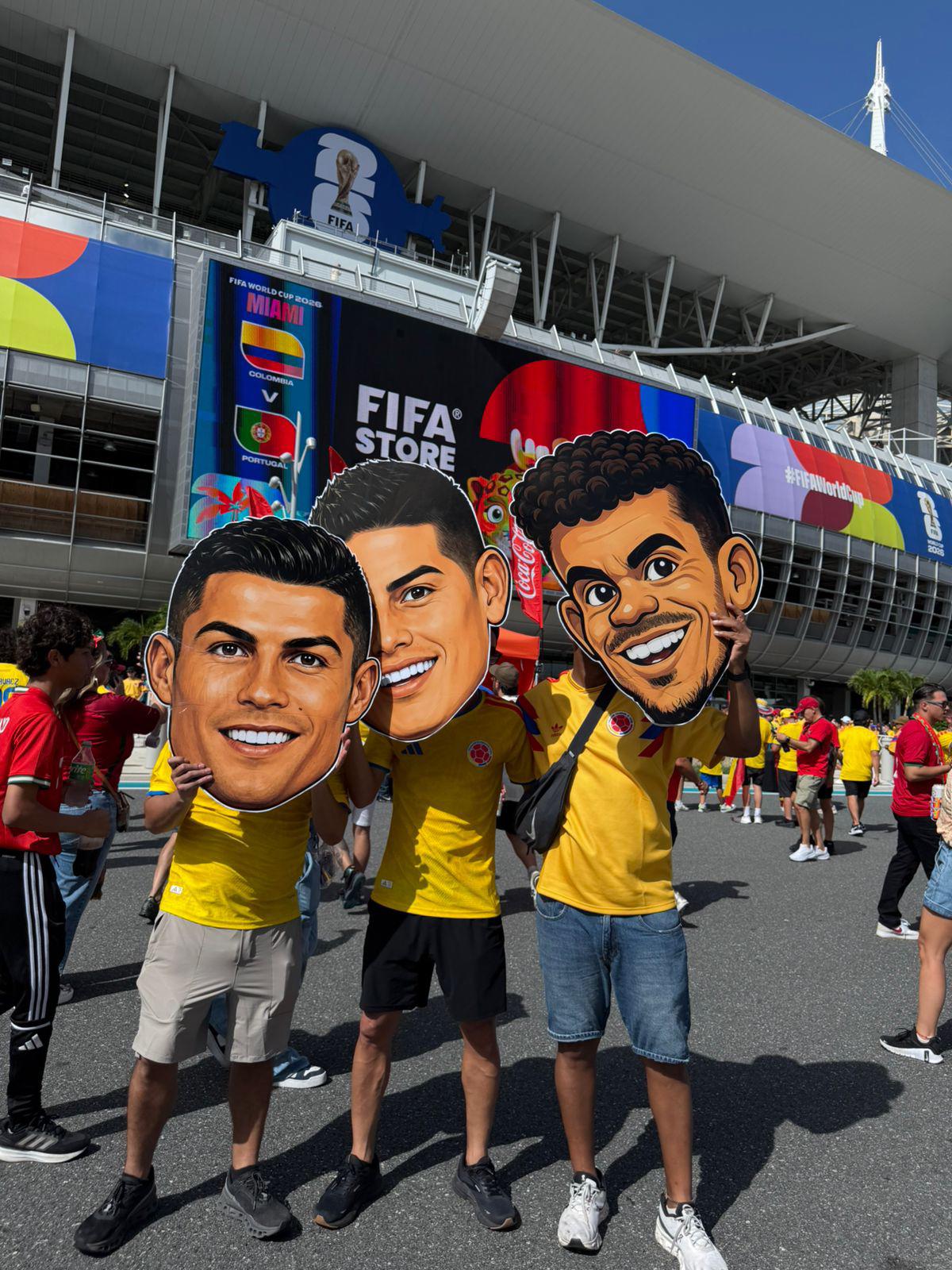 Colombianos invaden Miami y catracho presume a CR7 pagando fortuna por el boleto