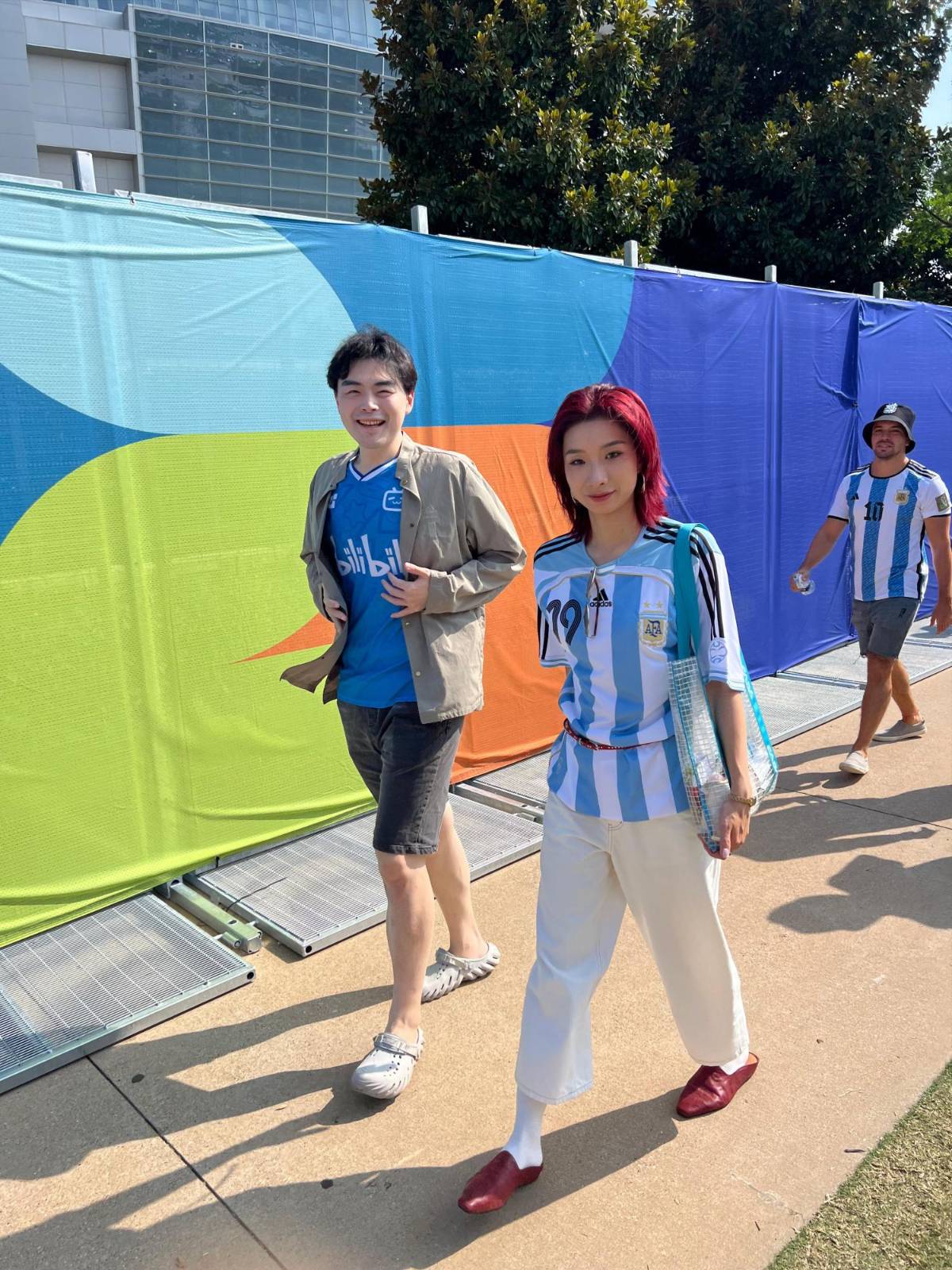 Ilusión con Messi y vestimenta loca de los austriacos: ambiente en el AT&T Stadium