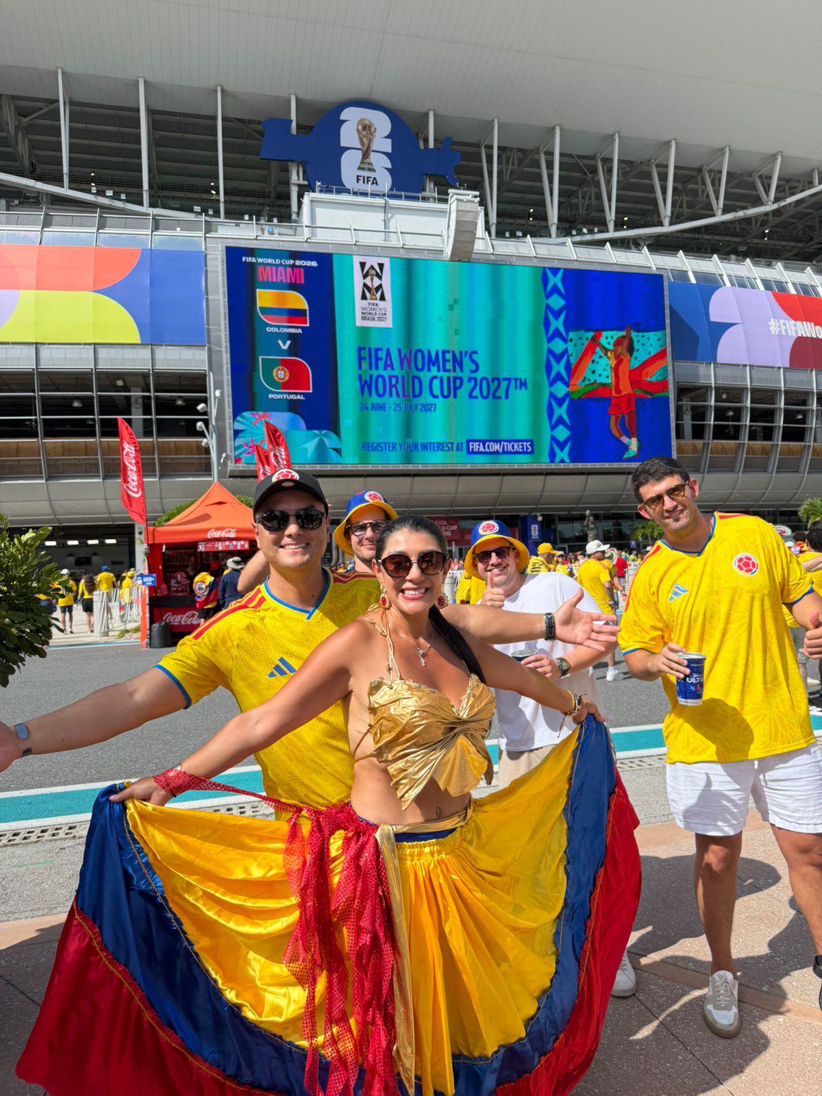 Colombianos invaden Miami y catracho presume a CR7 pagando fortuna por el boleto