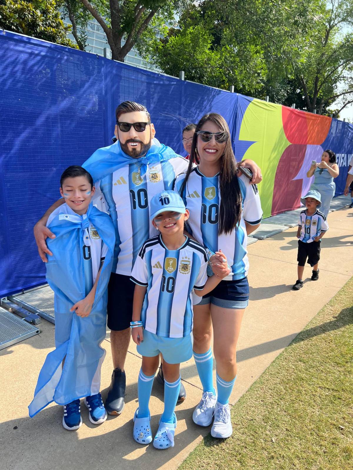 Ilusión con Messi y vestimenta loca de los austriacos: ambiente en el AT&T Stadium