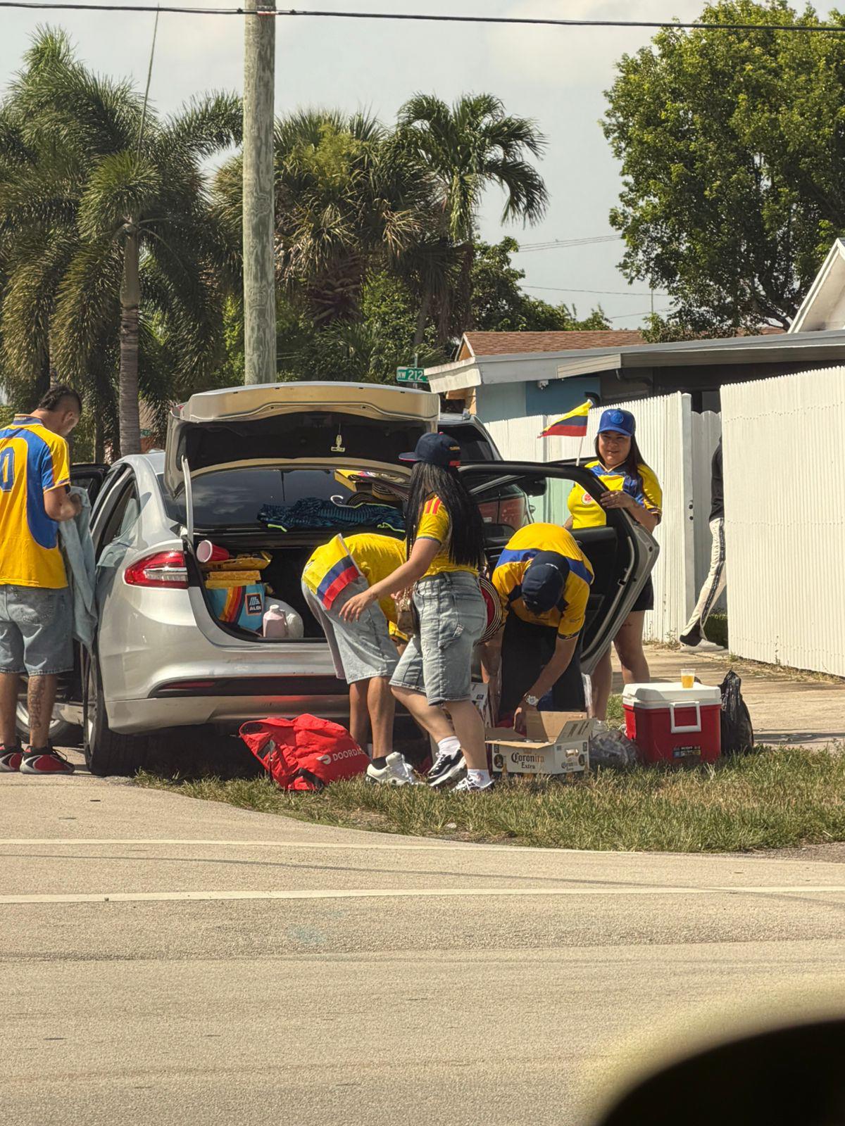Colombianos invaden Miami y catracho presume a CR7 pagando fortuna por el boleto