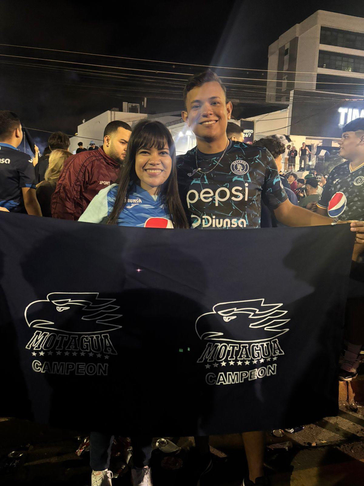 Figura del Motagua jugó enfermo, pero salió celebrando con una cerveza y el que recibió flores: lo que no viste del festejo del Ciclón