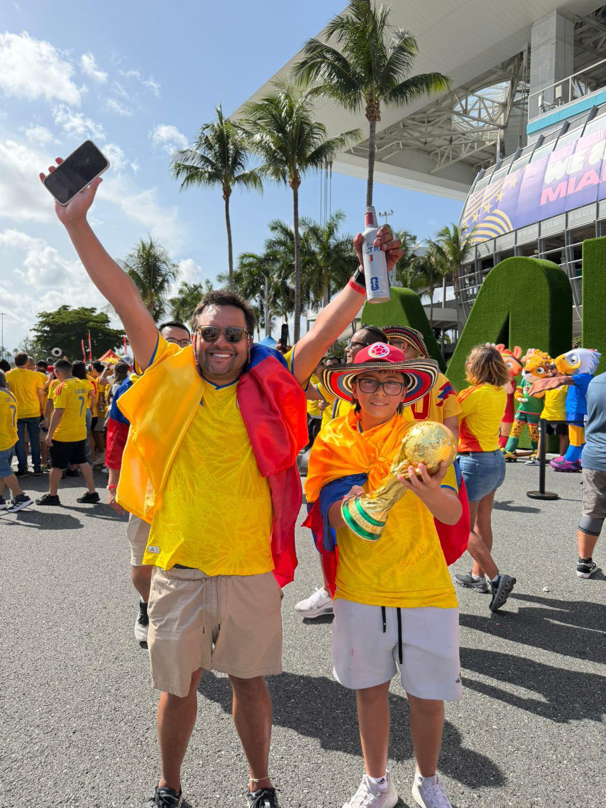 Colombianos invaden Miami y catracho presume a CR7 pagando fortuna por el boleto