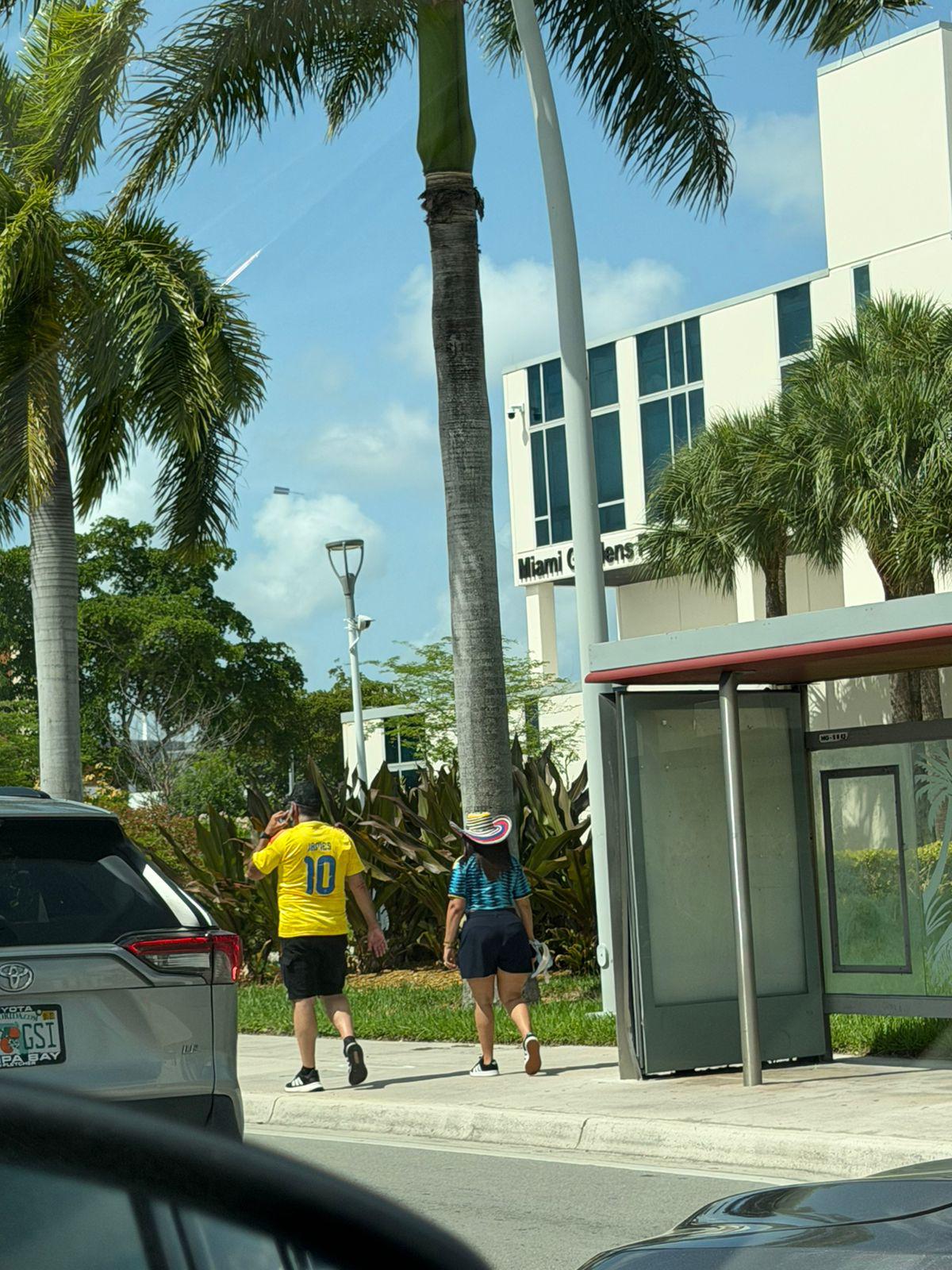 Colombianos invaden Miami y catracho presume a CR7 pagando fortuna por el boleto