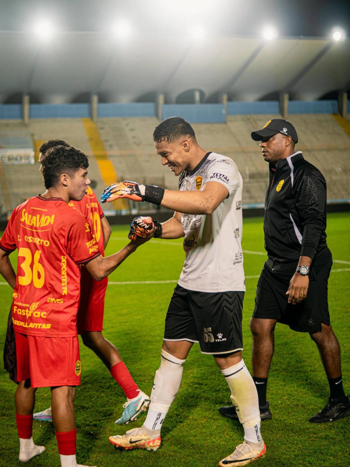 Trabajó de albañil, su primer sueldo y cuándo decidió ser portero: Así es la vida de Onán Rodríguez, nuevo fichaje del Olimpia
