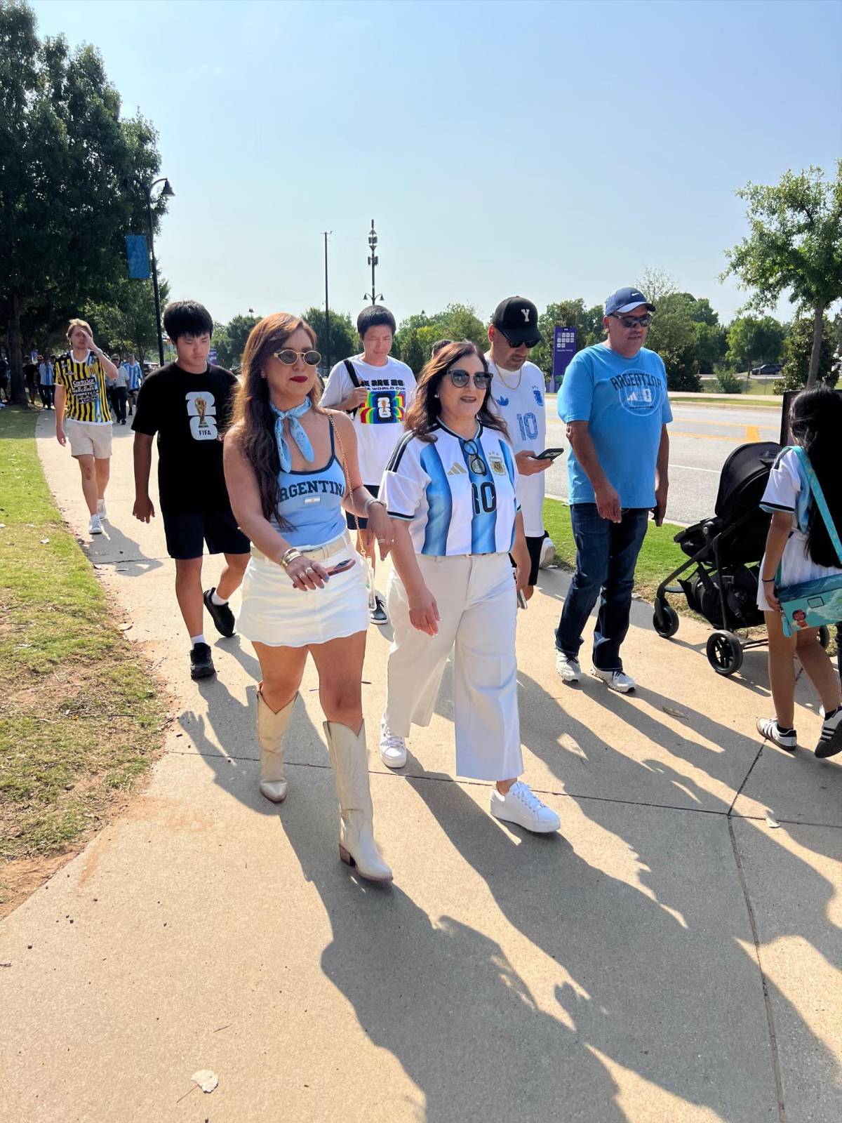 Ilusión con Messi y vestimenta loca de los austriacos: ambiente en el AT&T Stadium