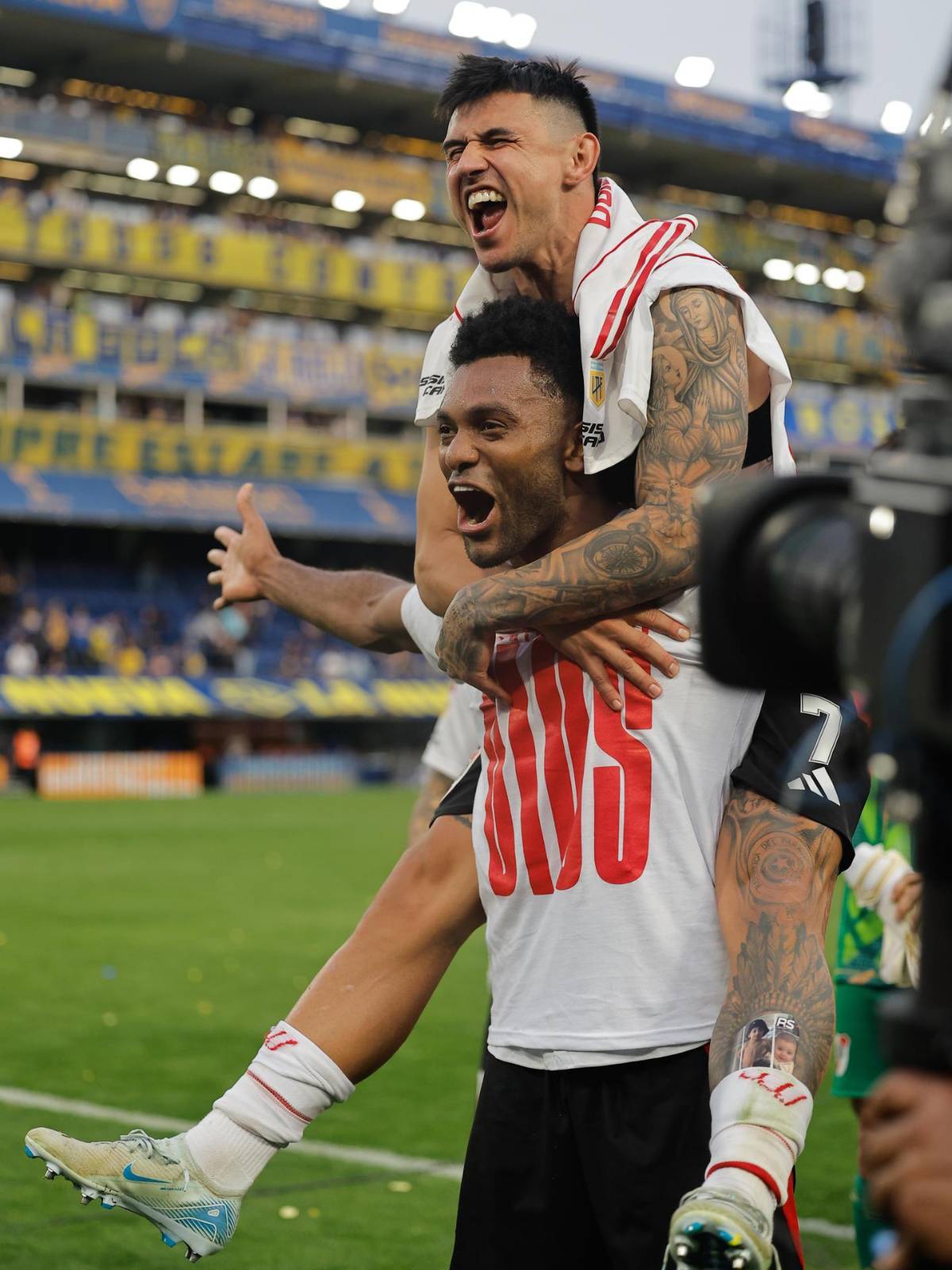 River Plate se burla de La Bombonera, ‘Chiquito’ Romero se encaró con hincha de la barra de Boca y la respuesta del portero