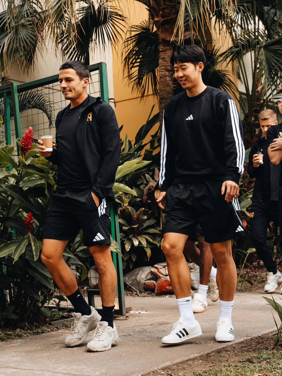 Son quedó enamorado del café de Honduras: así disfrutaron los futbolistas de LAFC en las calles de SPS previo al partido