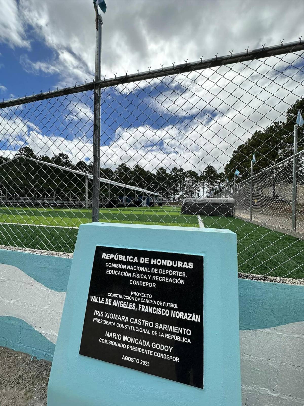 ¡Una mesa de billar entre la naturaleza! CONDEPOR inaugura hermosa cancha de grama sintética en Valle de Ángeles