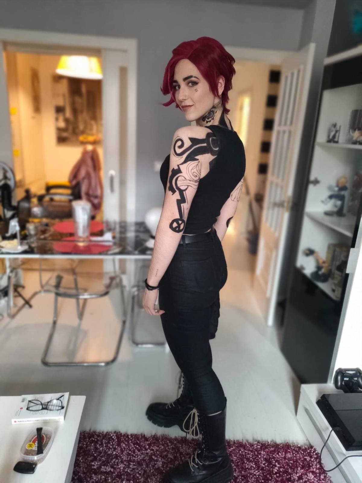 Conoce a la artista marcial y cosplayer española que cautiva con su talento y su gran condición física