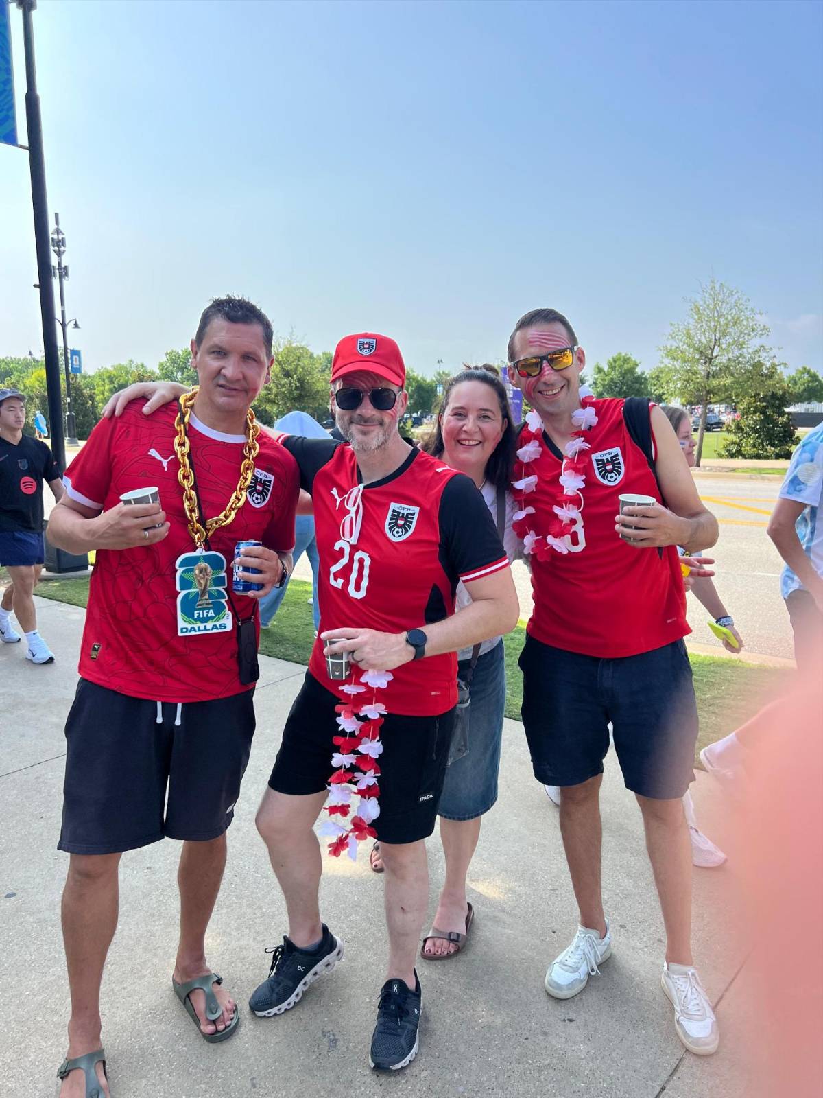 Ilusión con Messi y vestimenta loca de los austriacos: ambiente en el AT&T Stadium