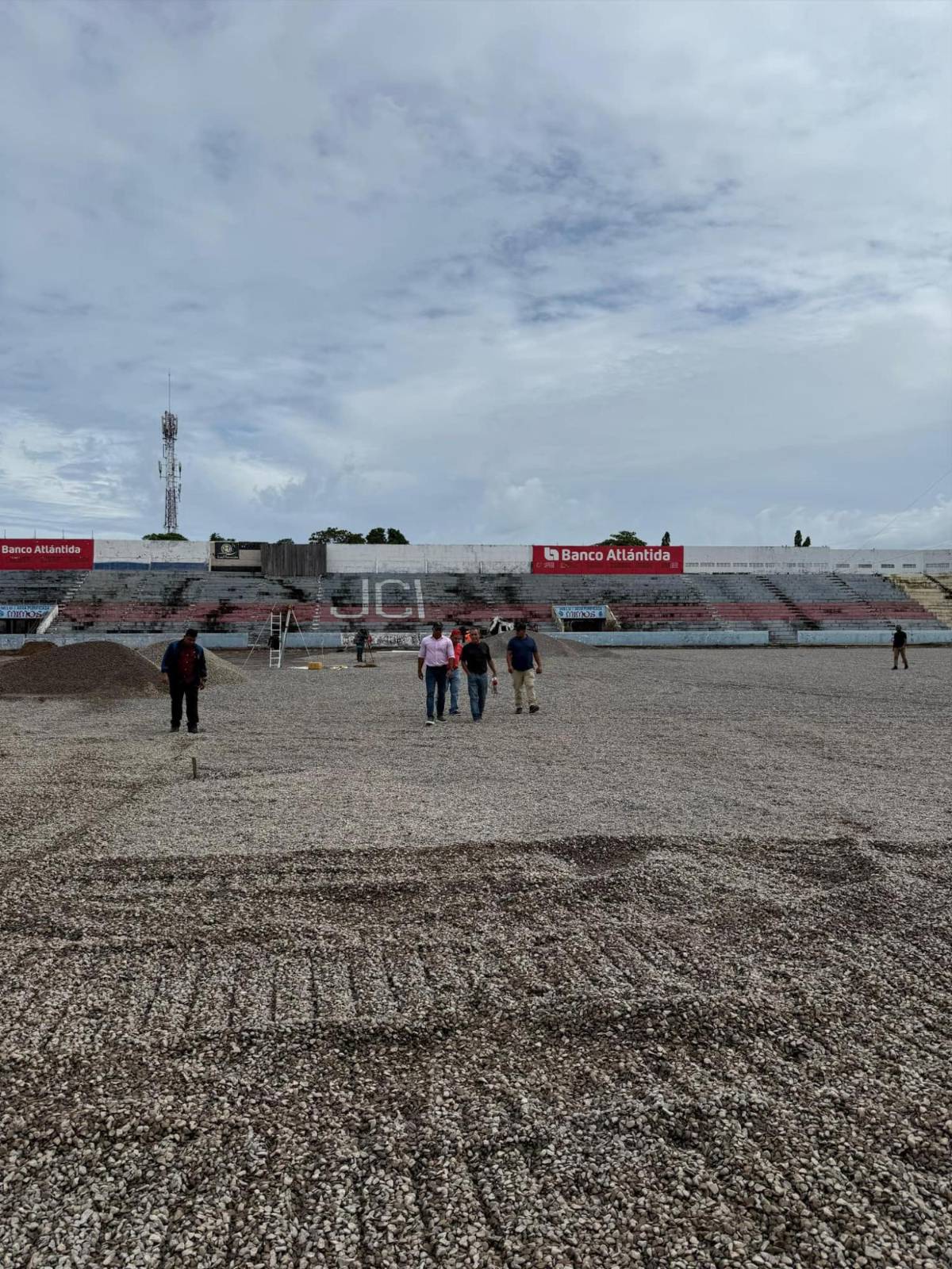 ¡Será una mesa de billar! Así luce el estadio Ceibeño con sus trabajos de remodelación en sus engramillado