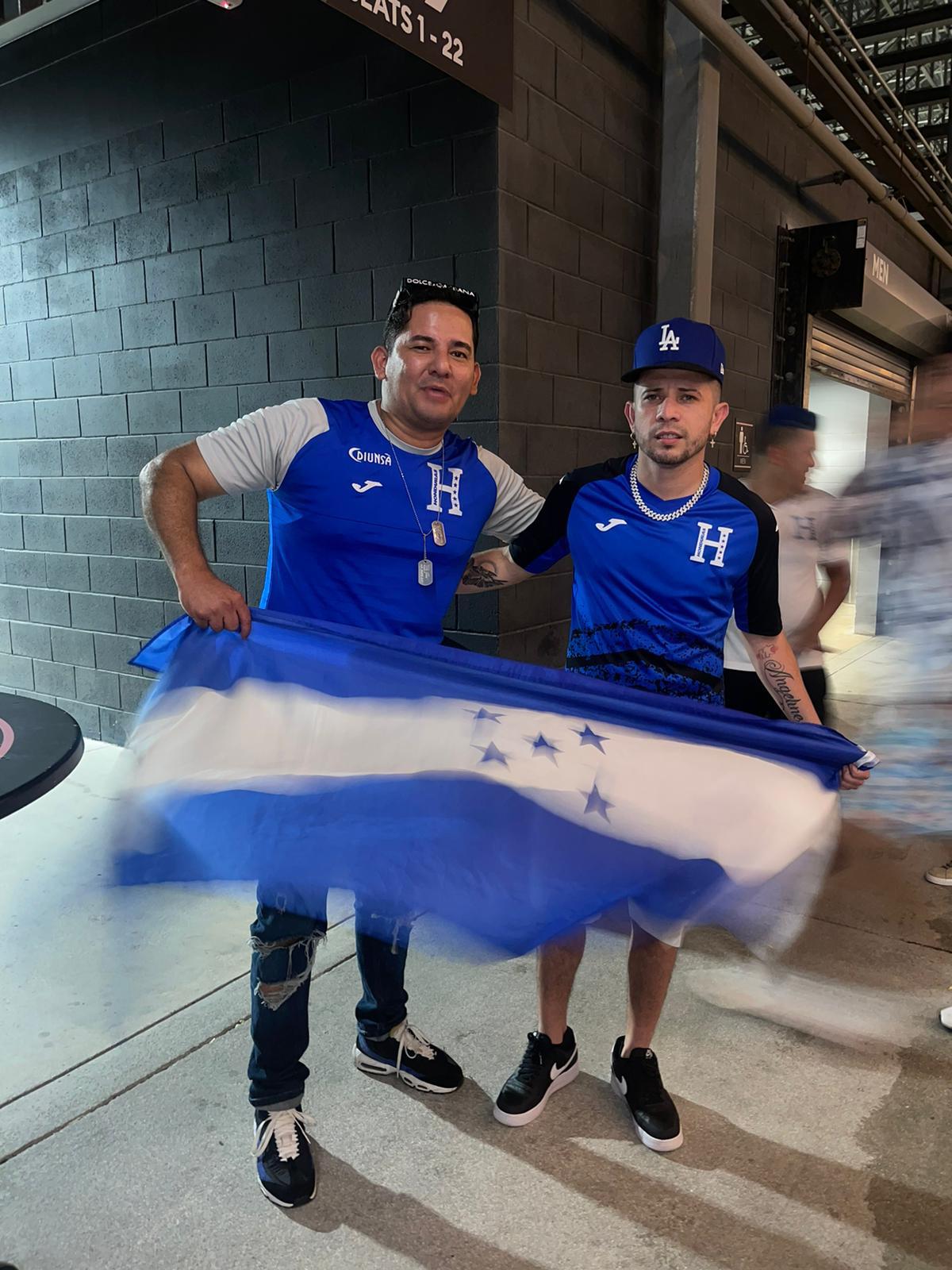 Choco Lozano y David Ruiz, los más buscados por la afición, Luis Palma se sumó a la Selección y hubo visita especial