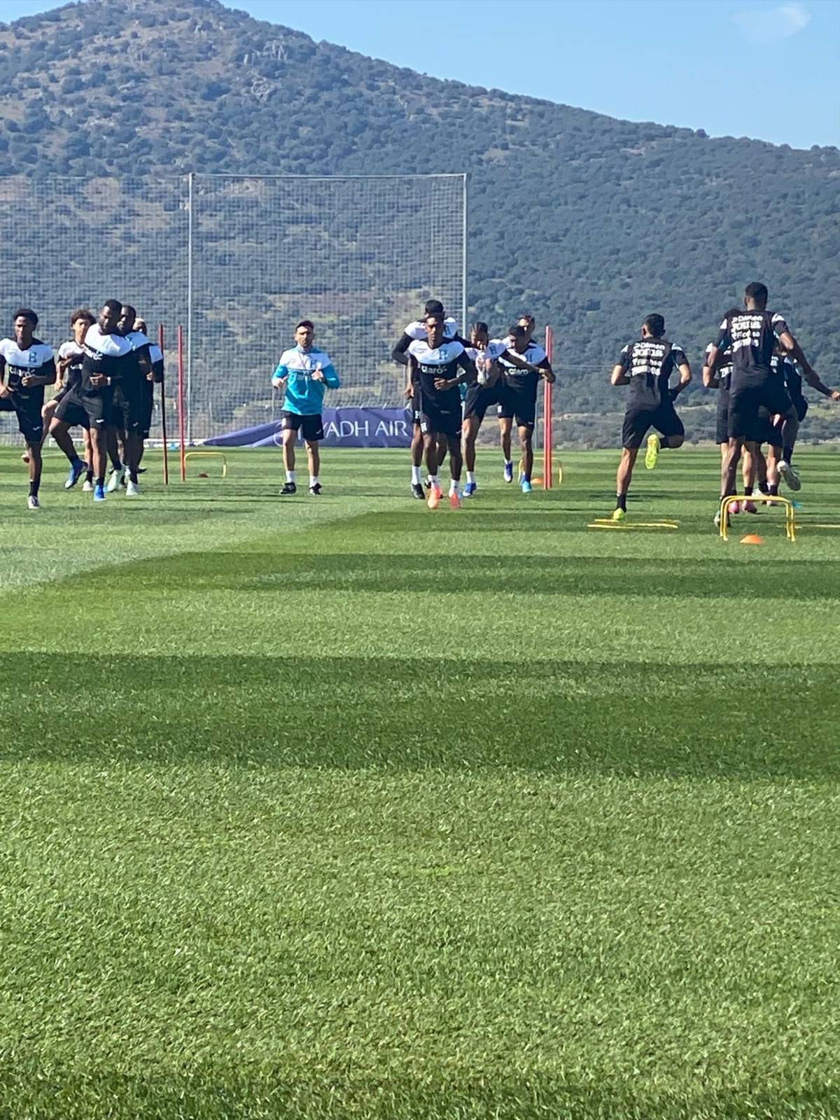 La última gran novedad, el que dirigió la oración y las gafas en el segundo día de Honduras en España