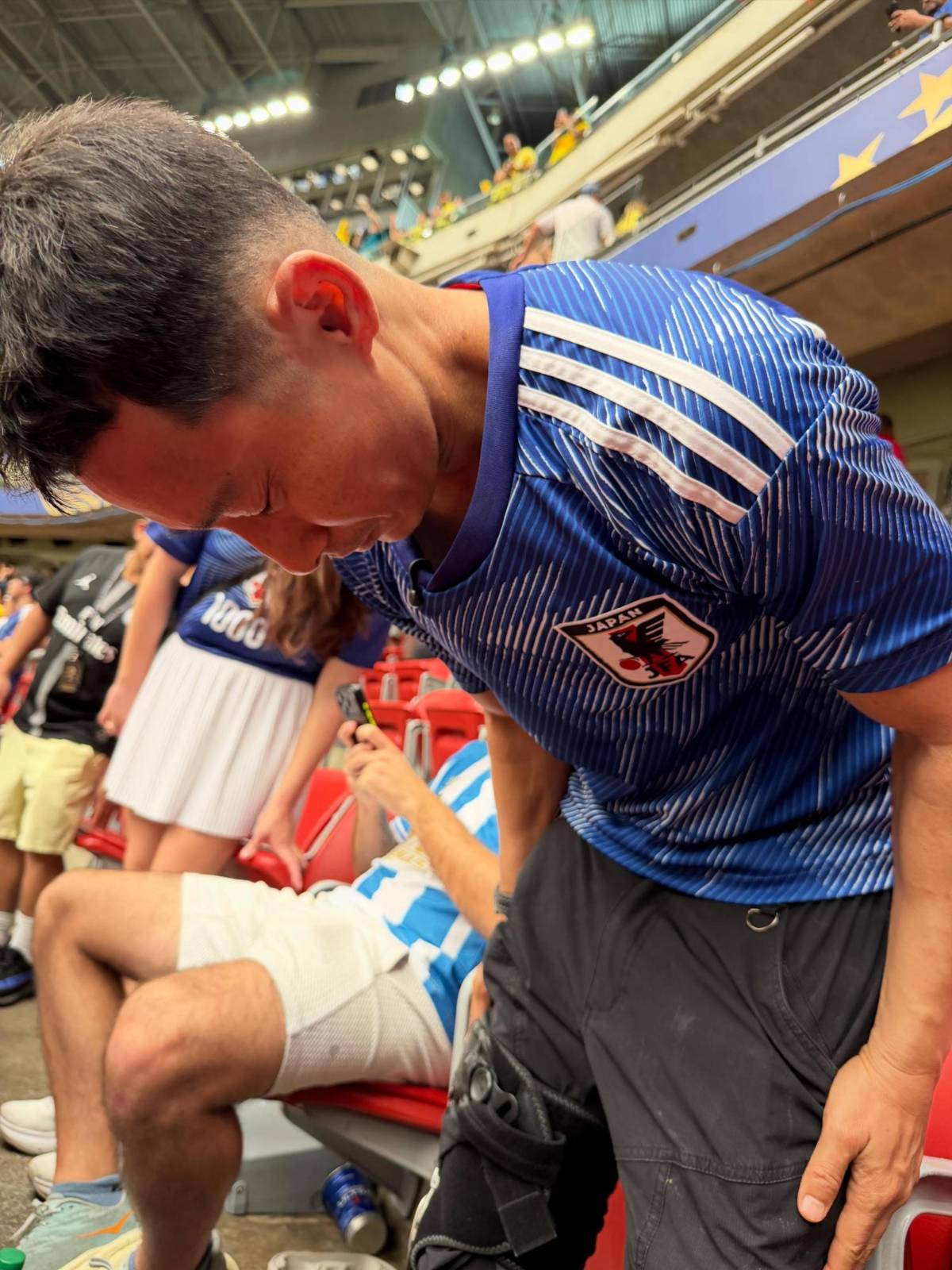 La triste reacción de Shin por Japón y limpia el estadio; Moriyasu pide perdón
