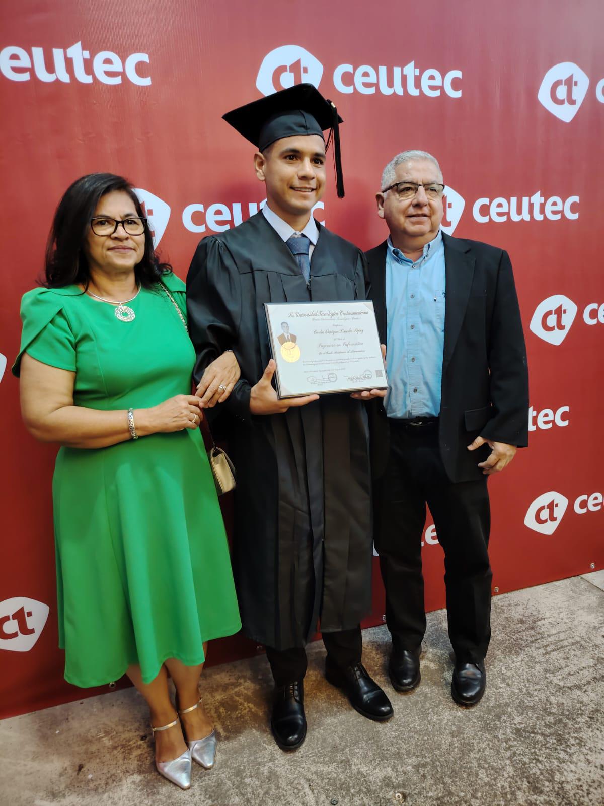 ¡De admirar! Estrella del Olimpia cumple su sueño y obtiene su título de la Universidad: así lo festejó con sus padres