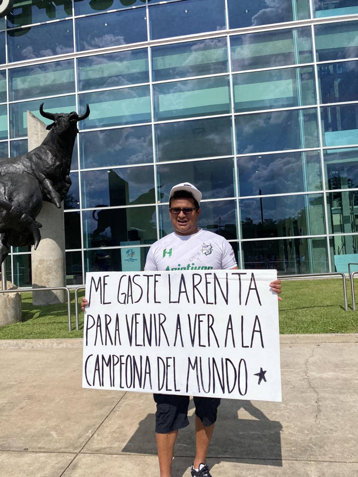 Copa América: la fiesta de la afición de Argentina para el duelo con Ecuador y Antonela Rocuzzo se roba las miradas