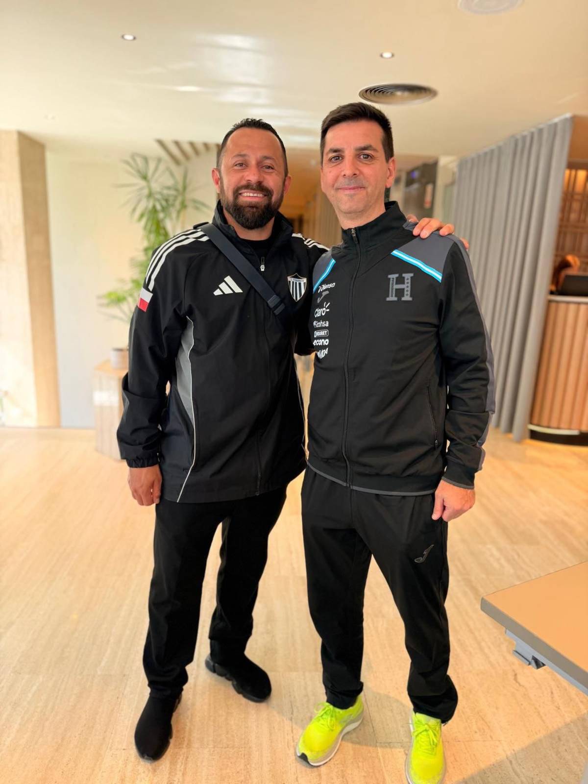 Se retiró en silencio, representa a club europeo y casi ficha por histórico de Italia: Así es la vida de Alfredo Mejía