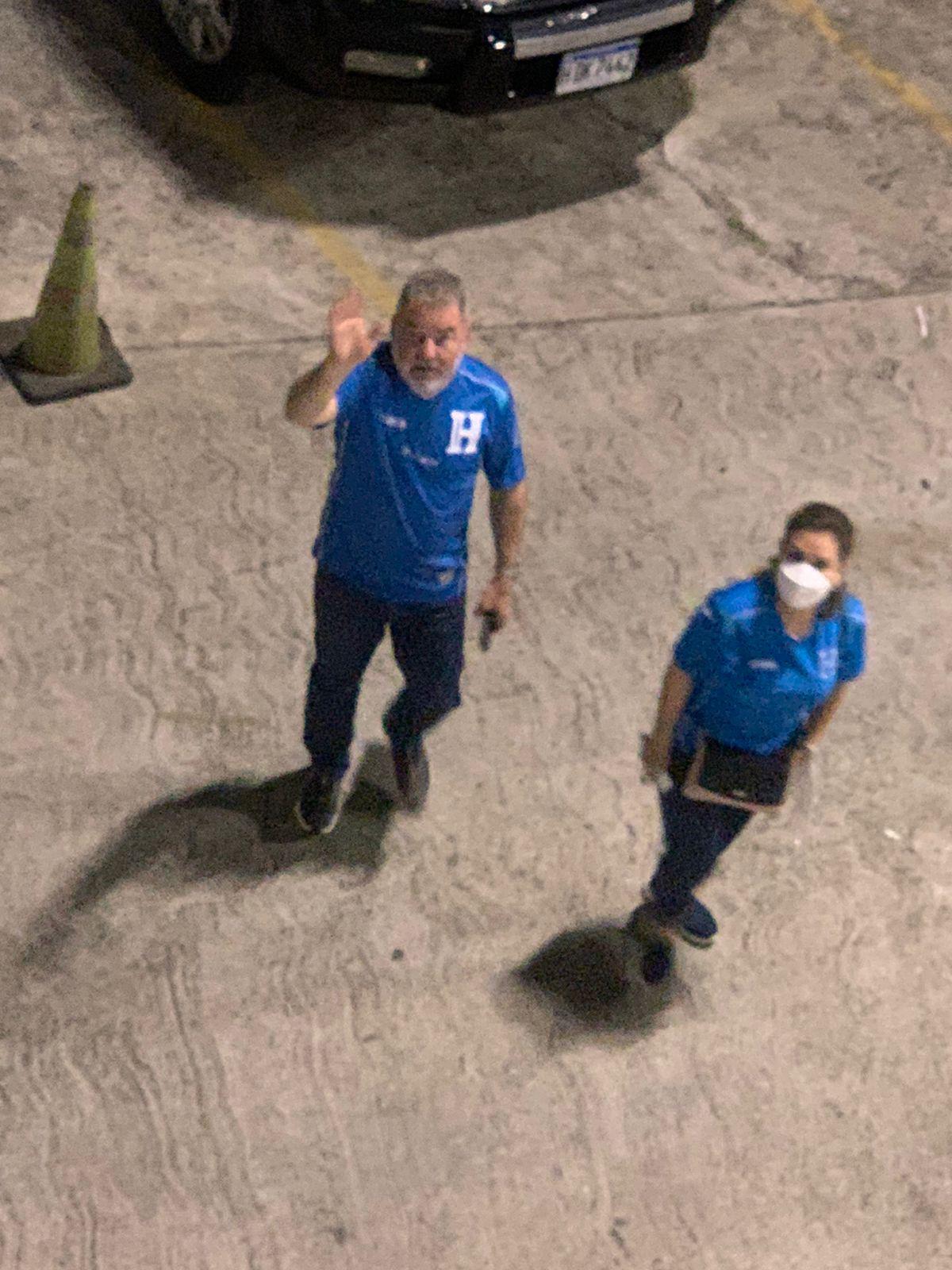 FOTOS: La petición de la novia de Marco Aceituno, la llegada de Roberto Contreras al Morazán y la algarabía de los hondureños