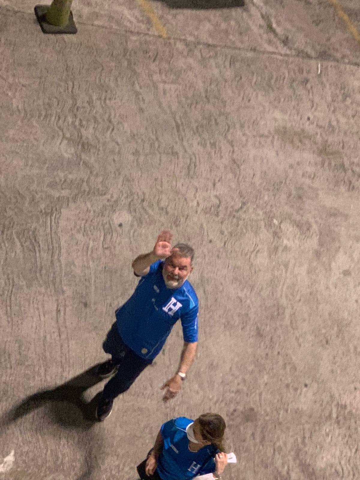 FOTOS: La petición de la novia de Marco Aceituno, la llegada de Roberto Contreras al Morazán y la algarabía de los hondureños