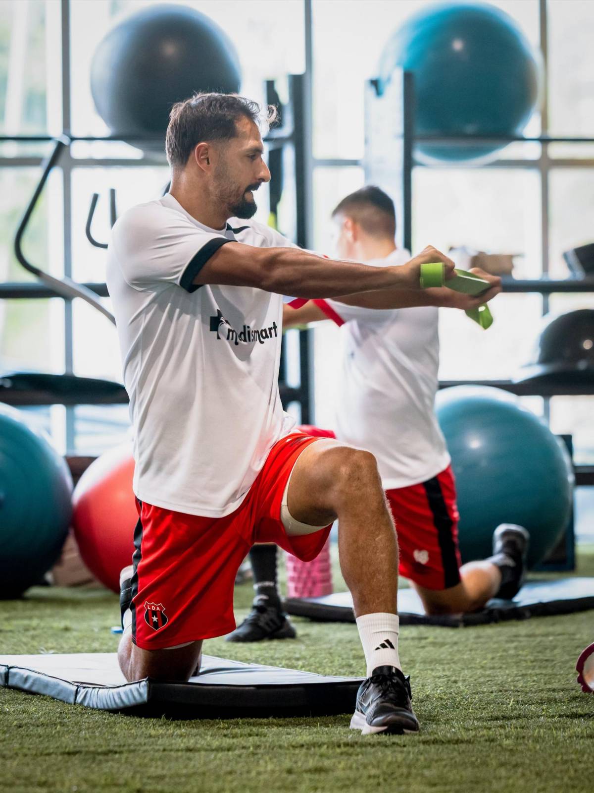 ¡Guerra en Alajuelense! Les dejan carteles amenazantes antes de viajar a Honduras