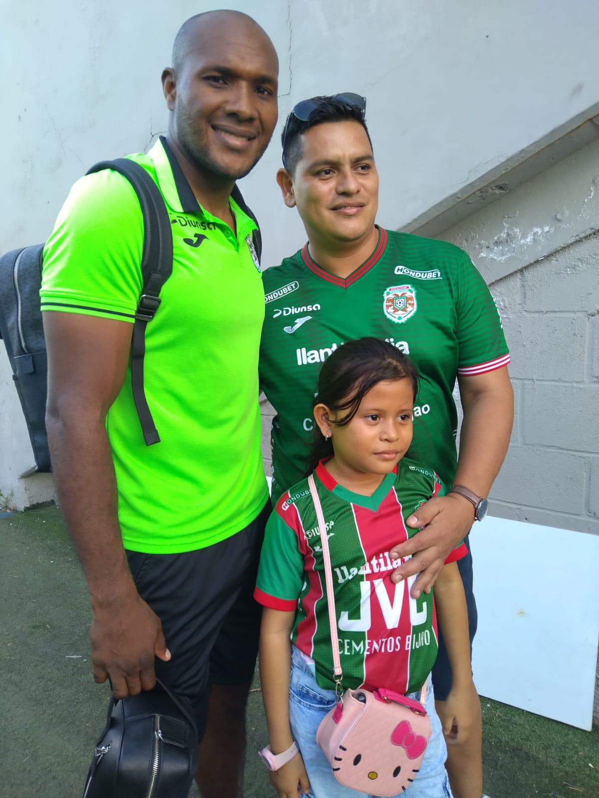 Ovación al Chelito Martínez, algarabía con Anangonó y felicidad de Keosseián ¿Quiénes son las hermosas edecanes?