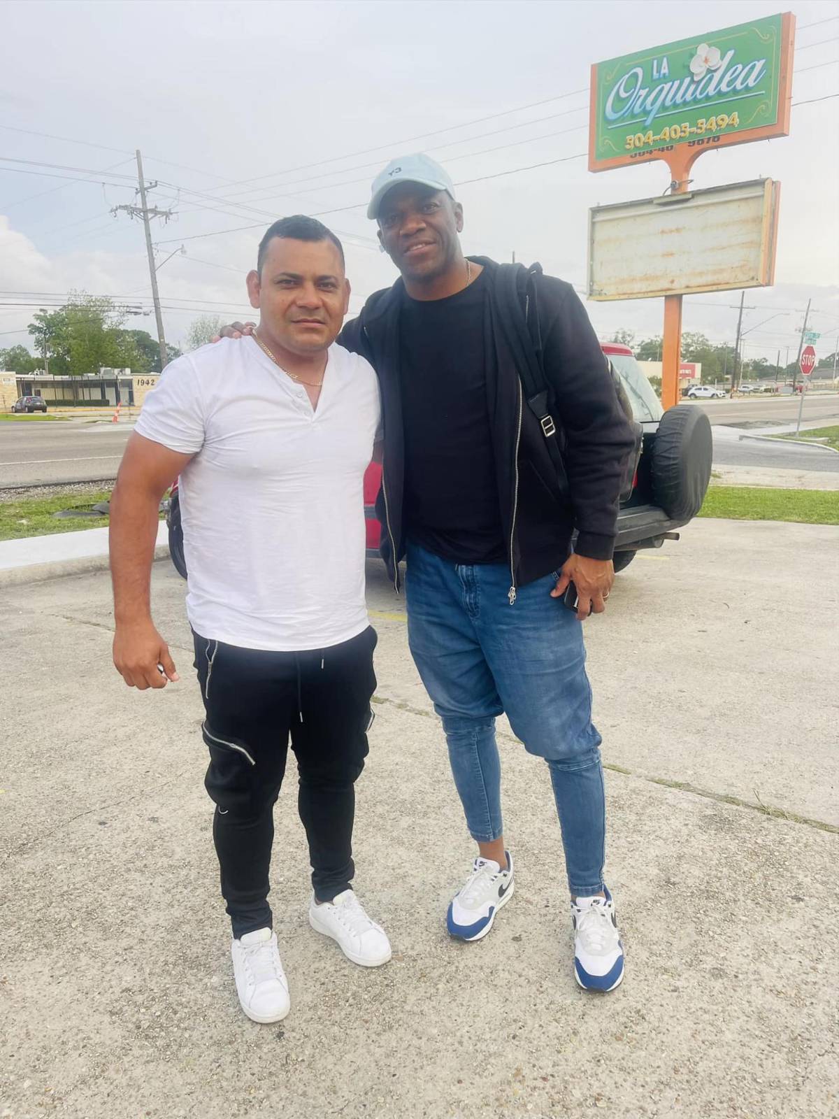 David Suazo, invitado de lujo de la New Orleans Cup y así comparte con los hondureños previo al sorteo del evento