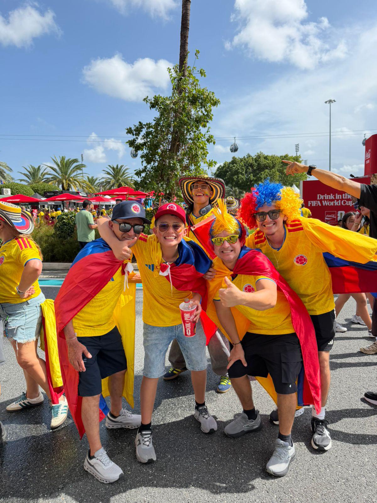 Colombianos invaden Miami y catracho presume a CR7 pagando fortuna por el boleto