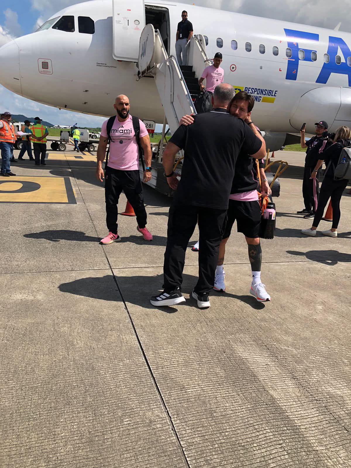 El tremendo salario de Yassine Cheuko, guardaespaldas que cuidó de Messi en Honduras: la foto que se volvió viral en San Pedro Sula