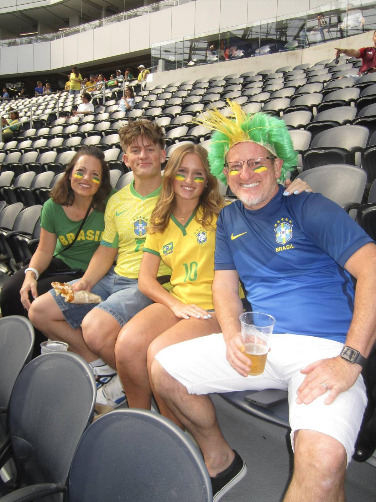 Tremendo sufrimiento de Neymar tras empate de Brasil, polémica del VAR y la celebración íntima de Messi