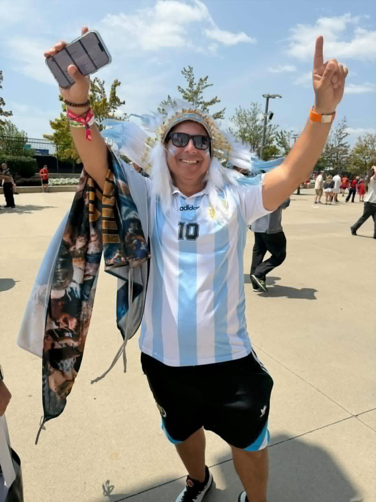 Camerinos al descubierto antes de la final, marea roja de España y Honduras sorprende