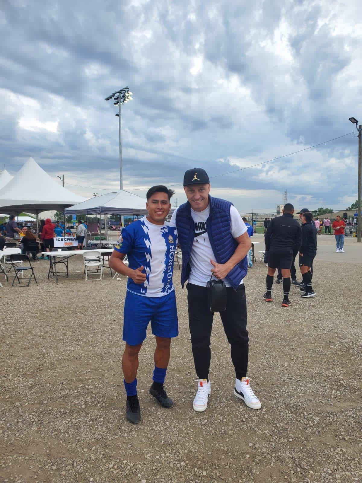 Debutó como gran promesa, mundialista con Honduras y se retiró muy joven, así es su vida en el extranjero