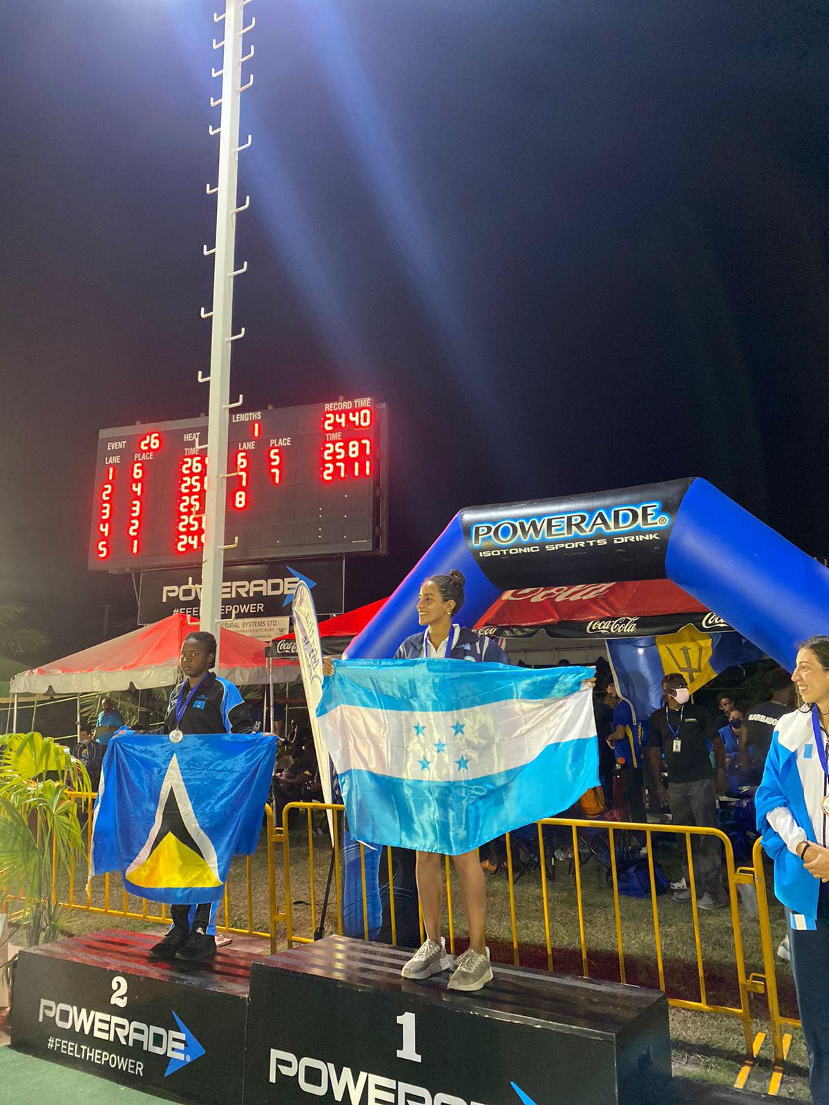 Julimar Ávila conquistó tres medallas este domingo en el CCCAN. Dos oros y una plata.