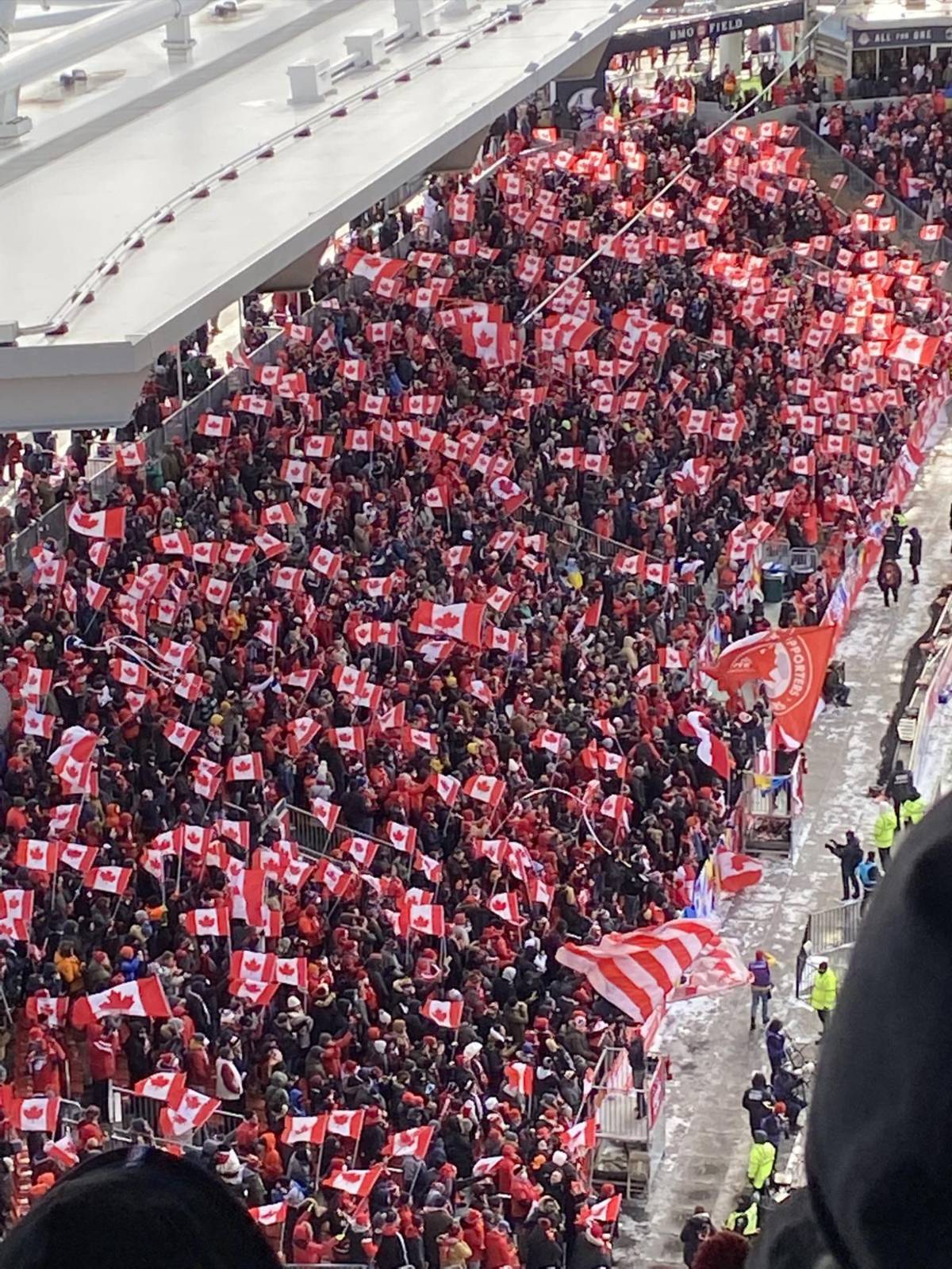 El eufórico festejo de Canadá tras clasificar a un Mundial 36 años después: Lágrimas de Alphonso Davies y locura de la afición