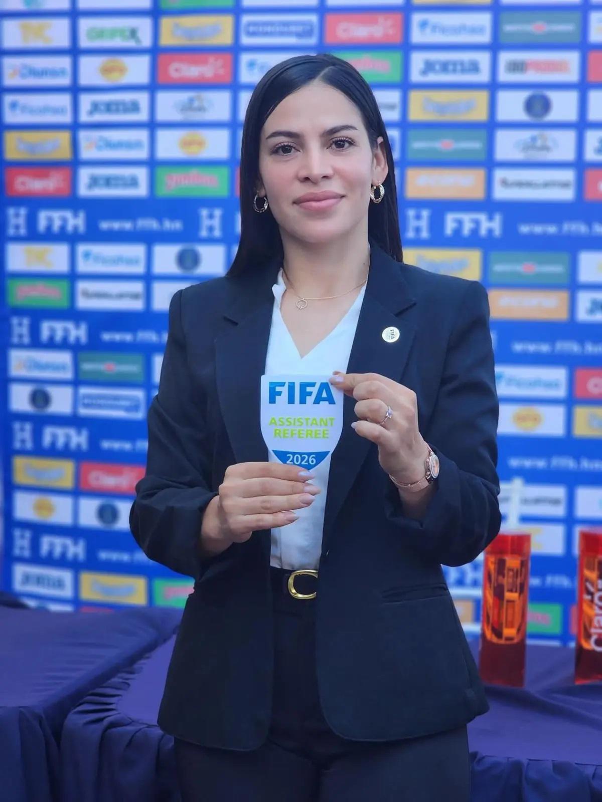 FIFA la premió: así es la guapa árbitra hondureña que cautiva en redes sociales y este es el departamento al que hace feliz