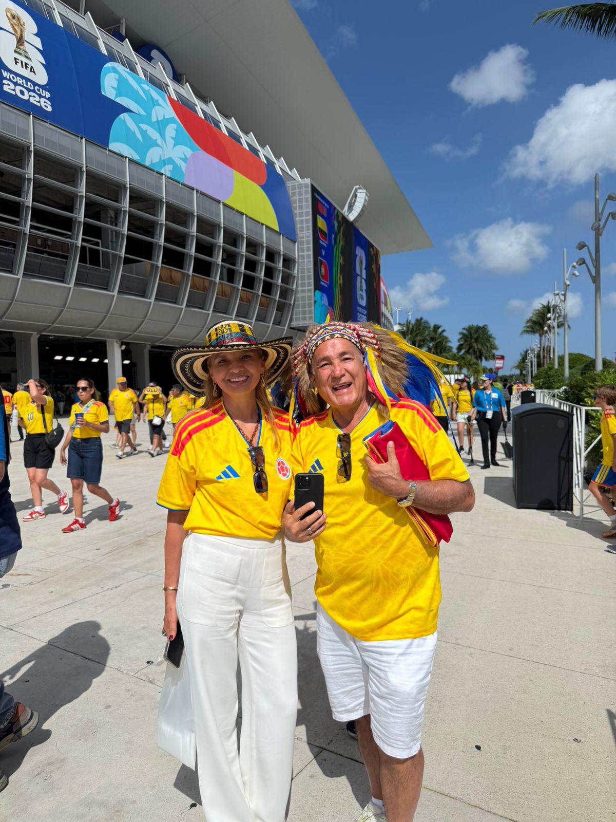 Colombianos invaden Miami y catracho presume a CR7 pagando fortuna por el boleto