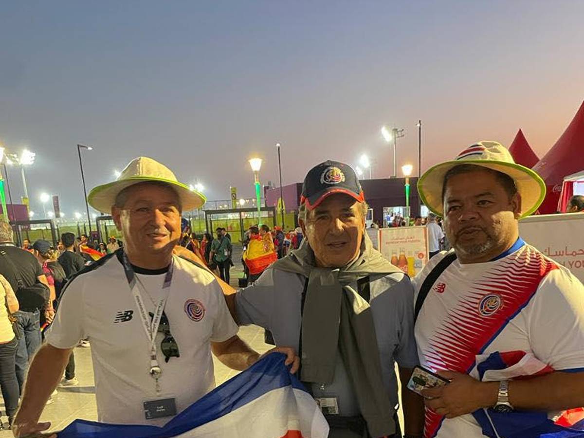 El reconocido DT que llegó a apoyar a Costa Rica, la charla Luis Enrique-Suárez y ¿quién era la preciosa tica en las gradas?