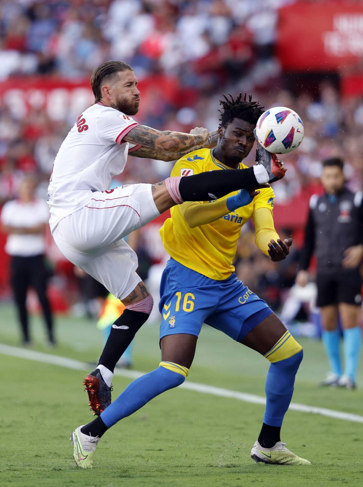 Así fue el debut de Sergio Ramos en el primer triunfo del Sevilla: sacó un gol cantado y rompe un récord histórico