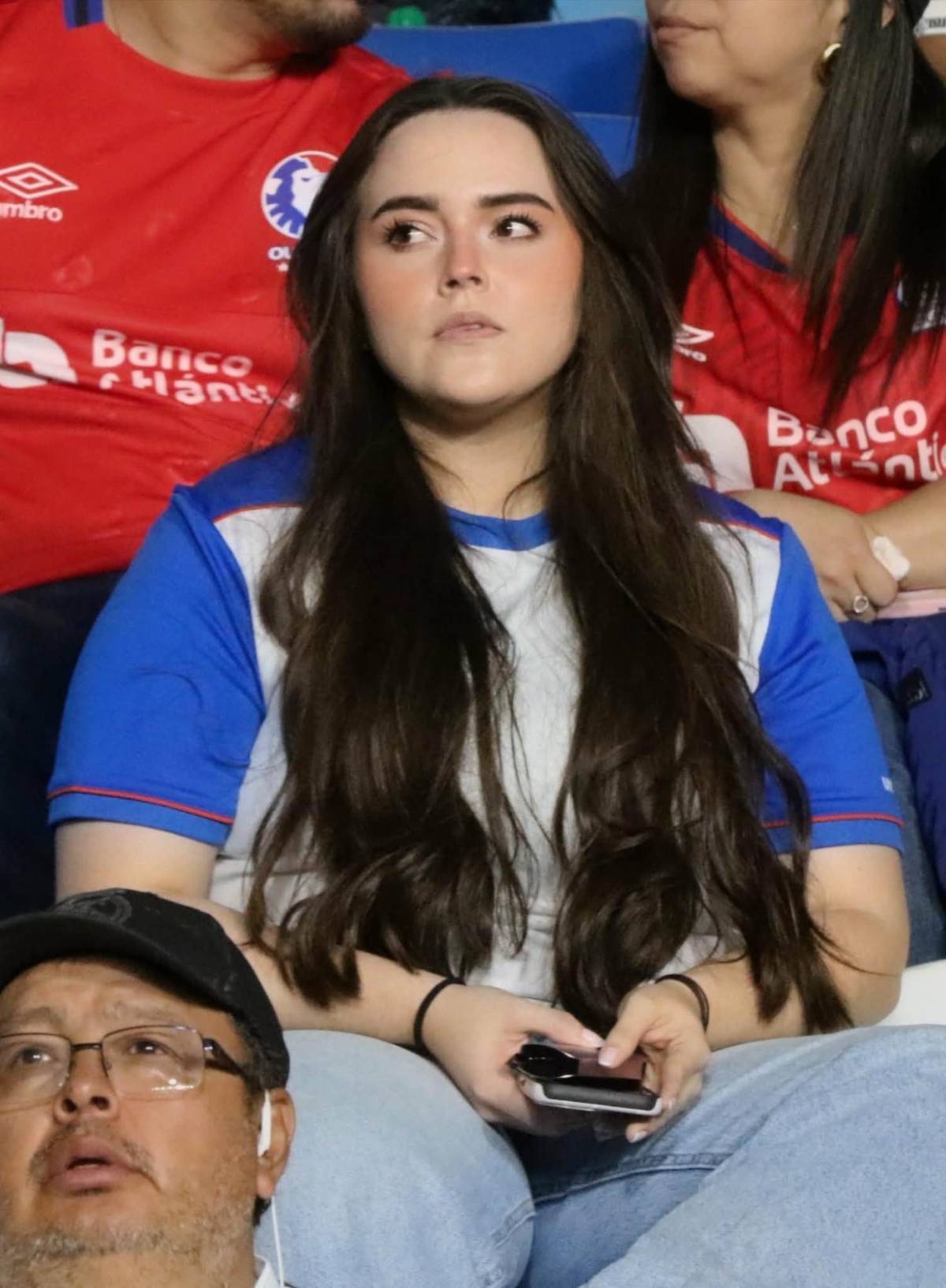 El recibimiento de la Ultra Fiel y lo inesperado entre las barras de Olimpia y Saprissa