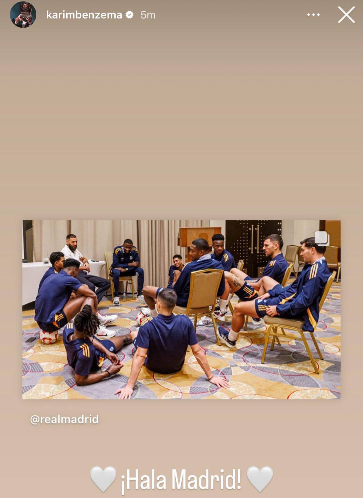 Este mensaje dejó sobre Mbappé: Benzema visitó al Real Madrid para animar su pase a la final de la Supercopa de España