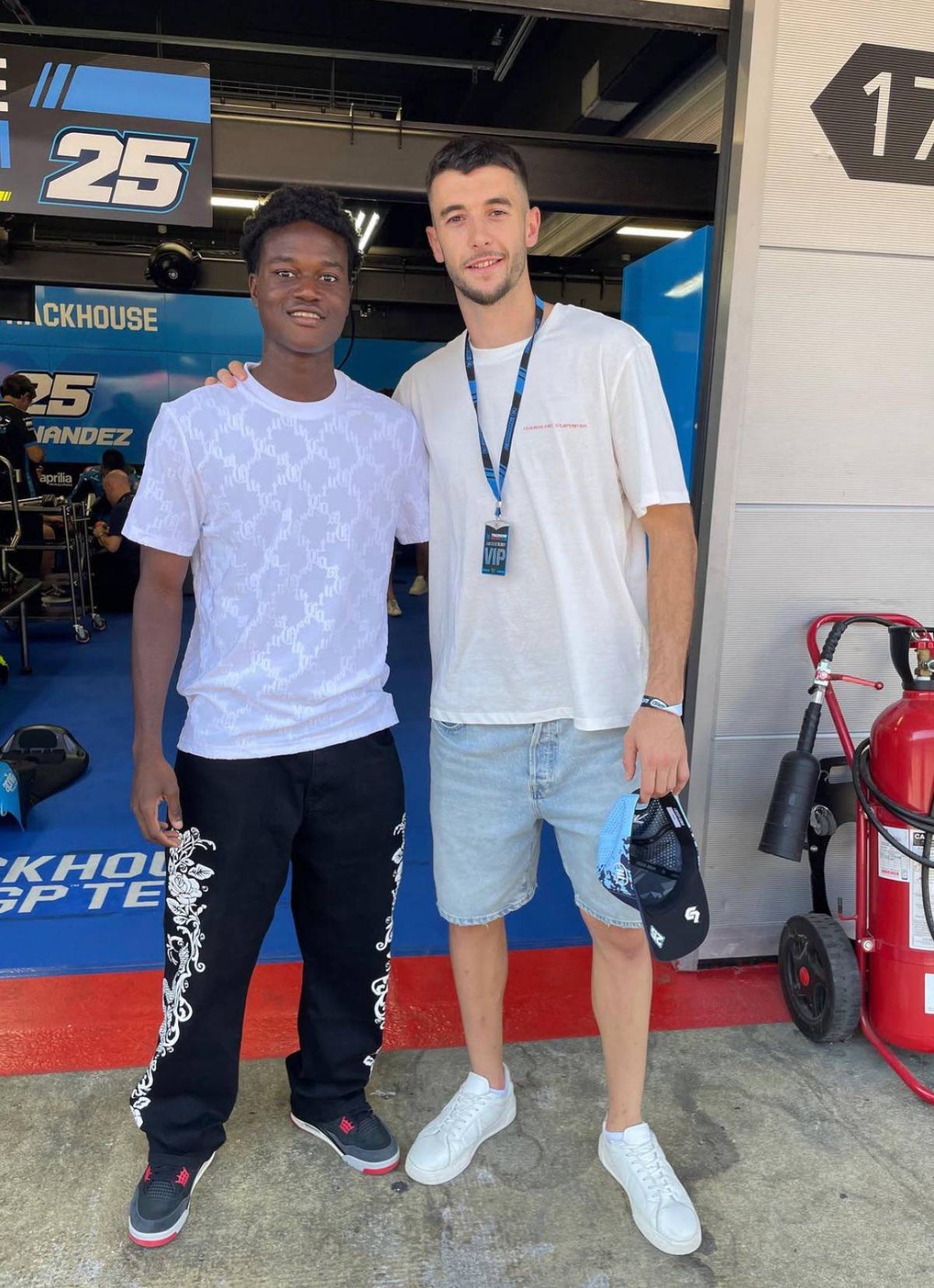 Barcelona: tiene 16 años y puede jugar como central, pivote y extremo; así es la nueva sorpresa de Hansi Flick