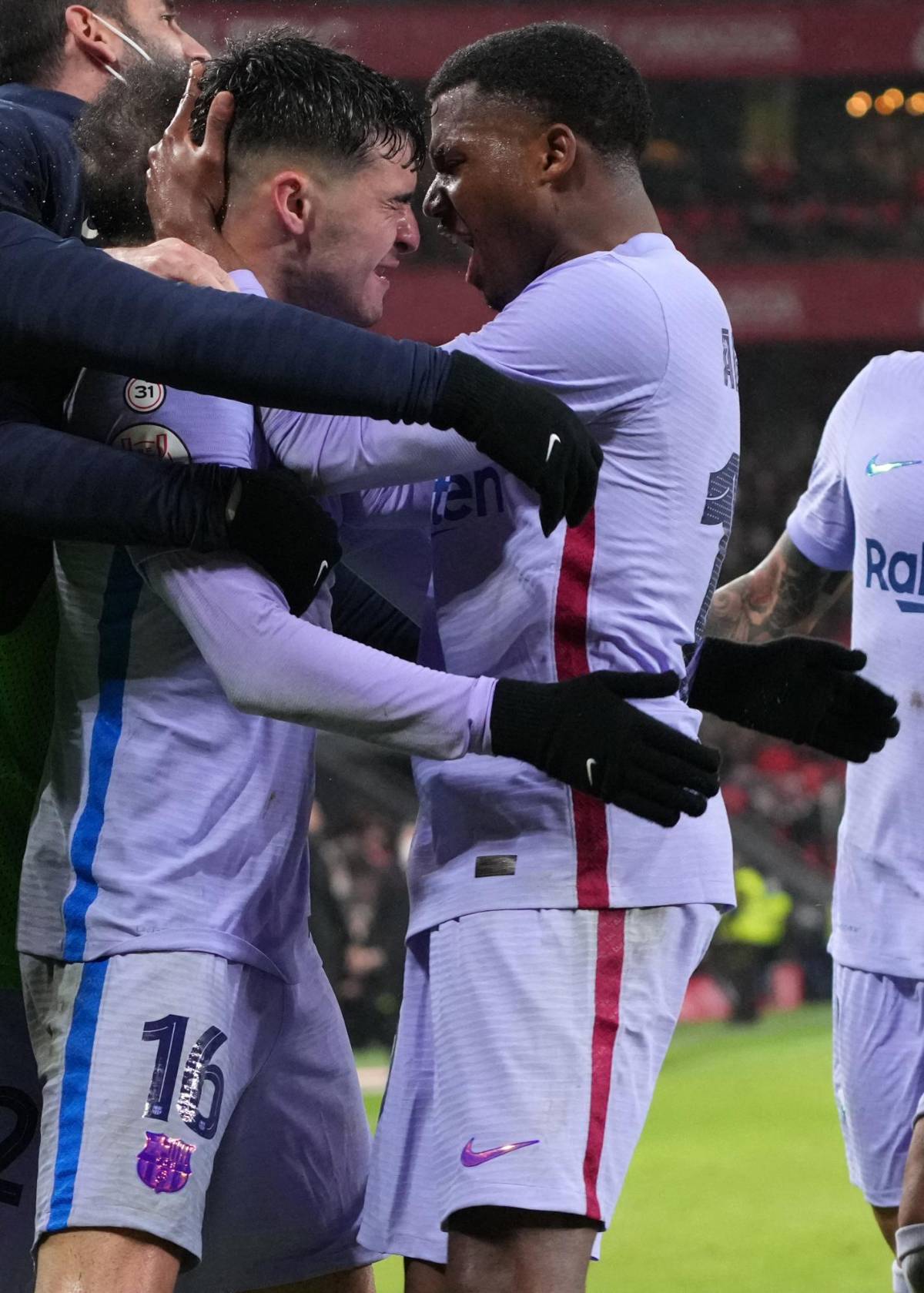 Dolorosas imágenes: Ansu Fati se rompe y sale entre lágrimas en la debacle del Barcelona frente al Athletic en Copa del Rey