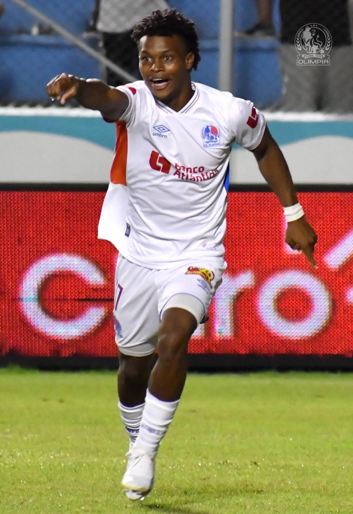 FICHAJES: Tres panameños mueven el mercado, Olimpia con dos salidas, legionario regresa y anuncian dos altas