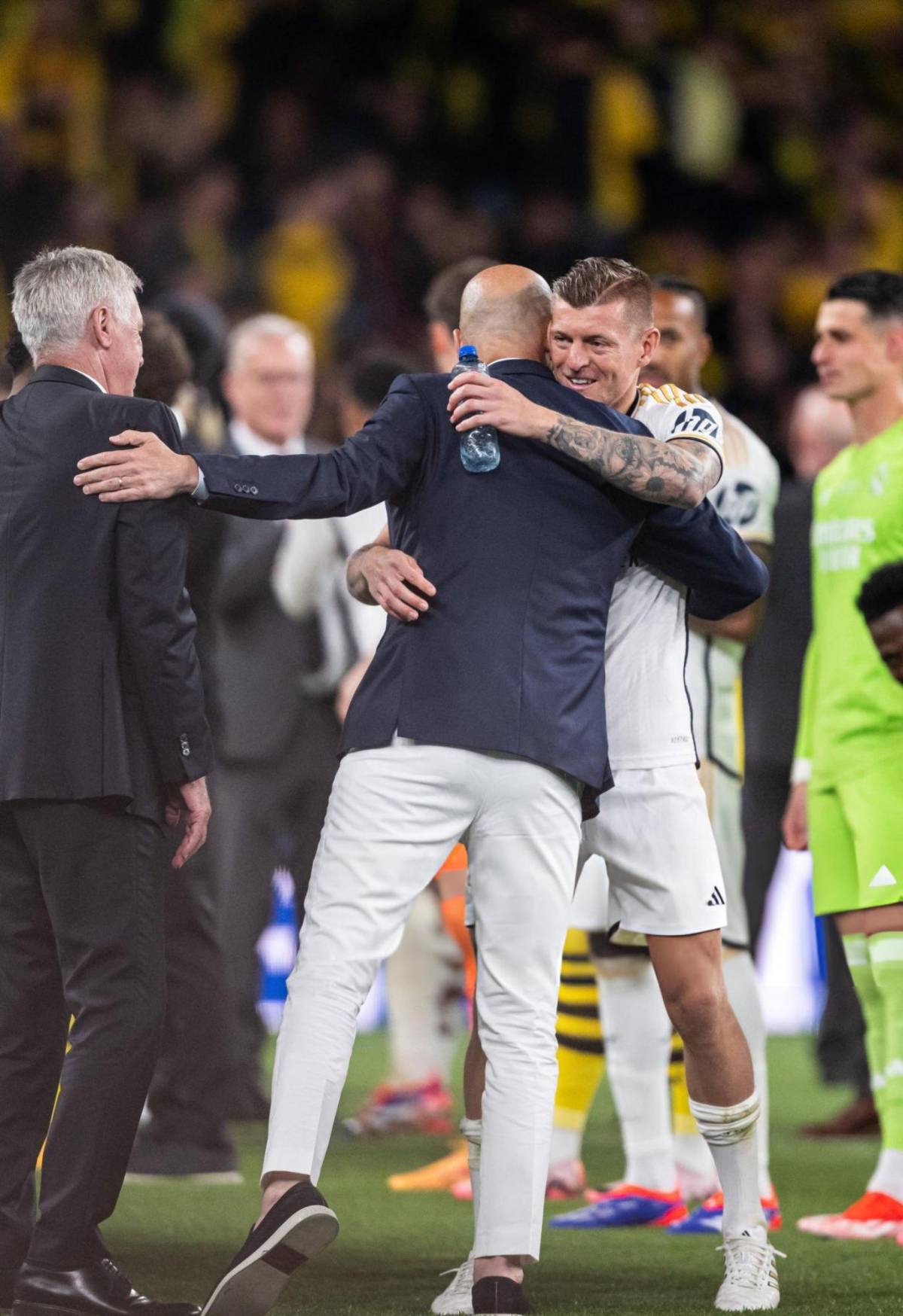 El amuleto de Real Madrid para ser campeón de Champions, mensaje de Benzema a Vinicius e inesperado beso a Kroos