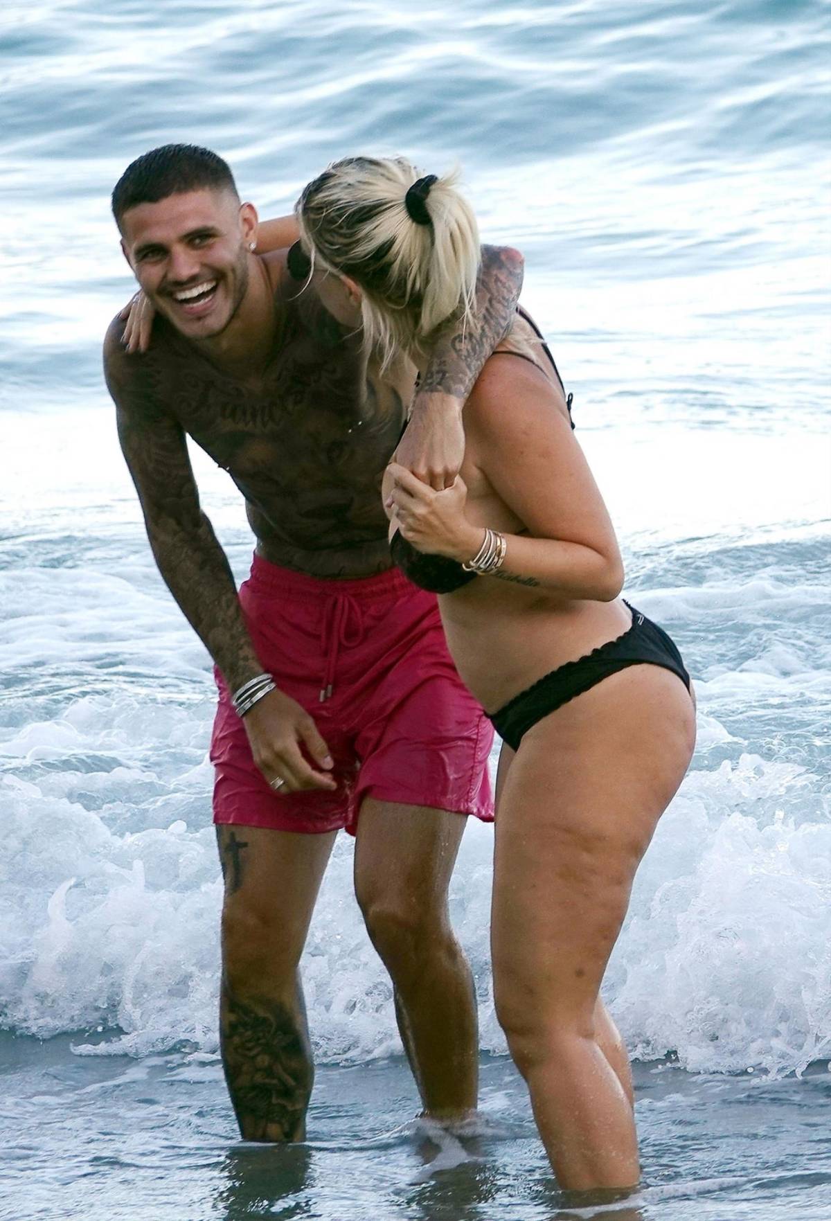 Wanda Nara responde a las fuertes críticas a su cuerpo sin filtro durante sus vacaciones en Ibiza: “Sí, tengo celulitis”