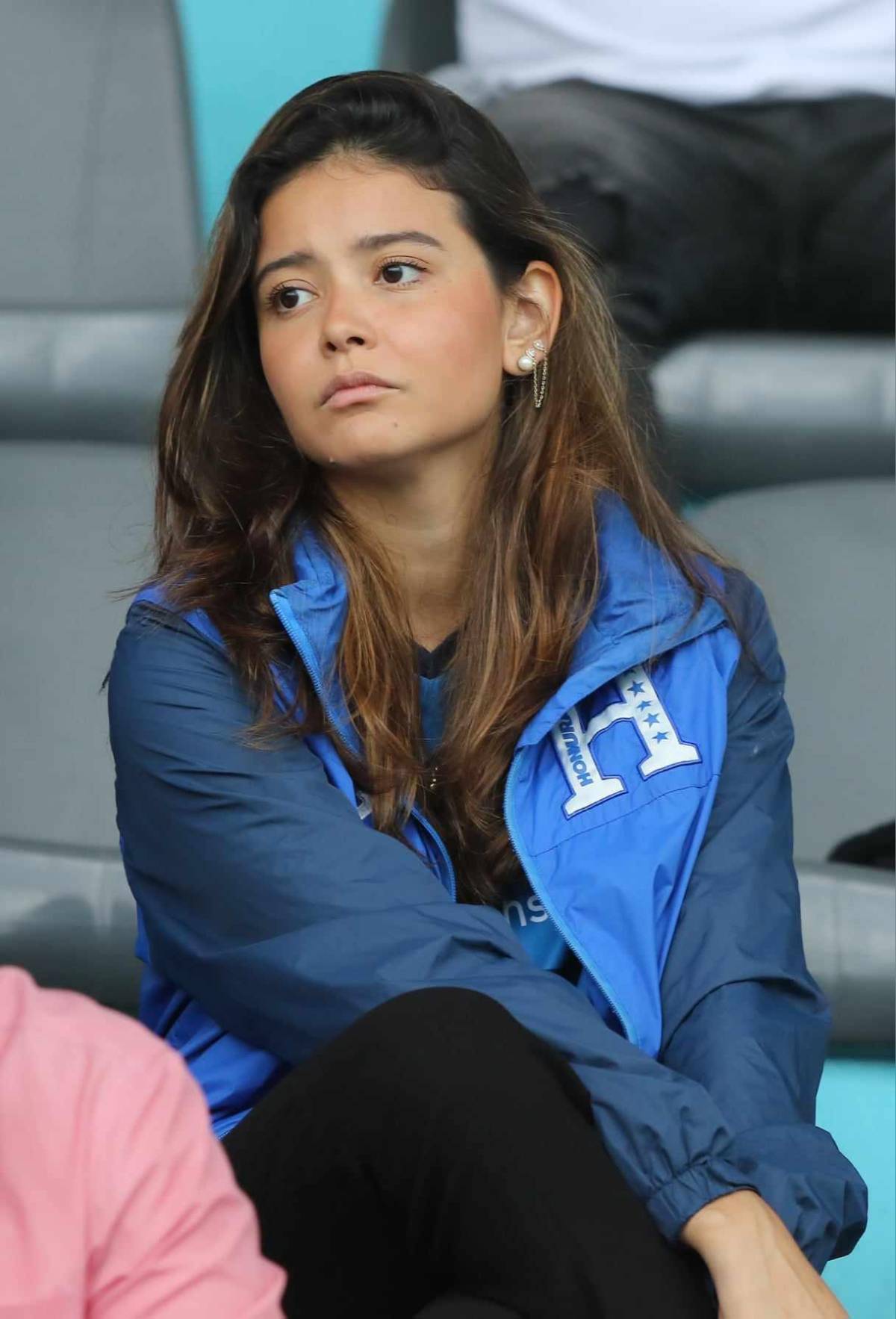 Derroche de belleza, ambientazo y el gesto de los jugadores de Honduras previo a medirse a Cuba en el Estadio Nacional