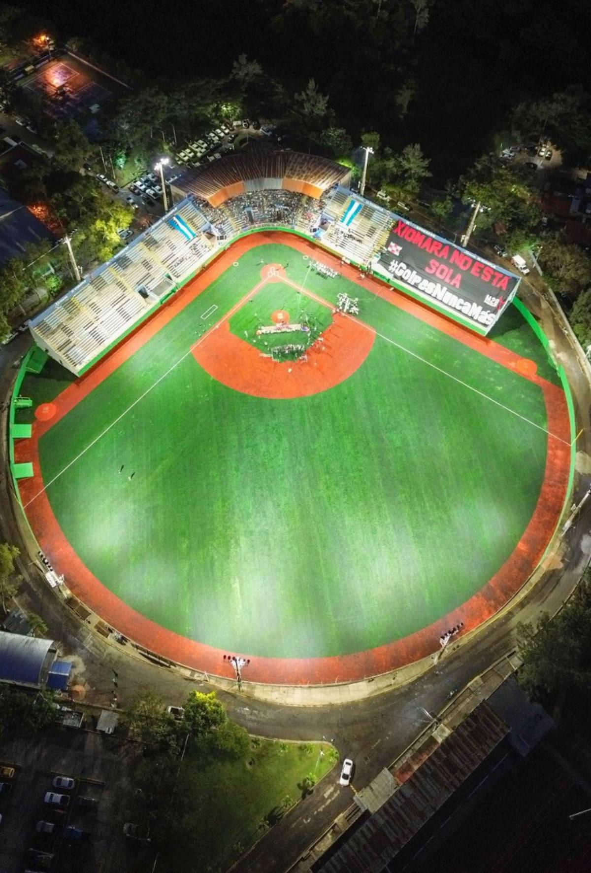 ¡Una mesa de billar! Así quedó el estadio “Chochi” Sosa de Tegucigalpa tras ser reinaugurado en un ambientazo
