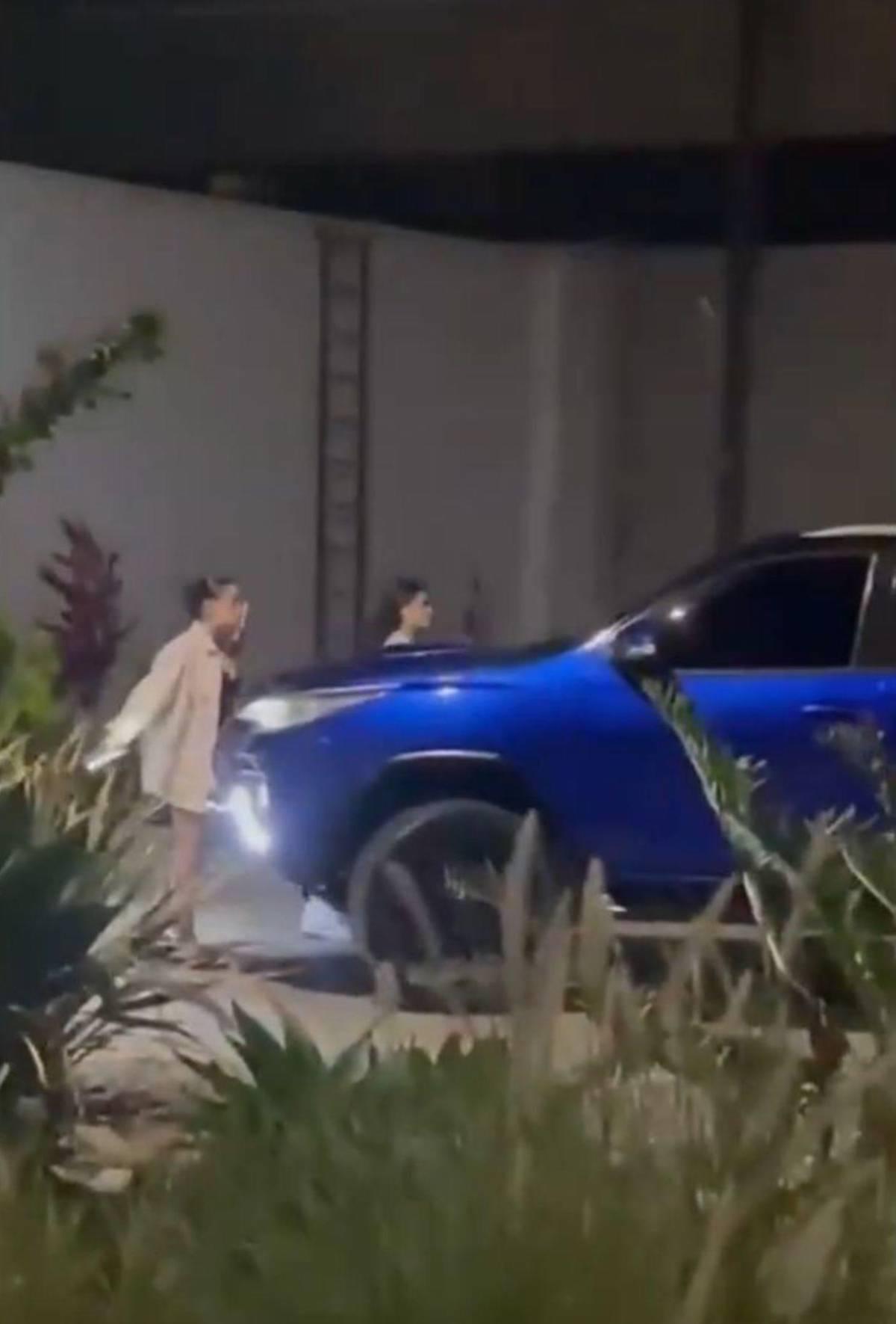 ¡Escándalo por infiel! Futbolista de Costa Rica fue encarado por su mujer cuando iba con su amante: ¿Me va a pasar por encima?